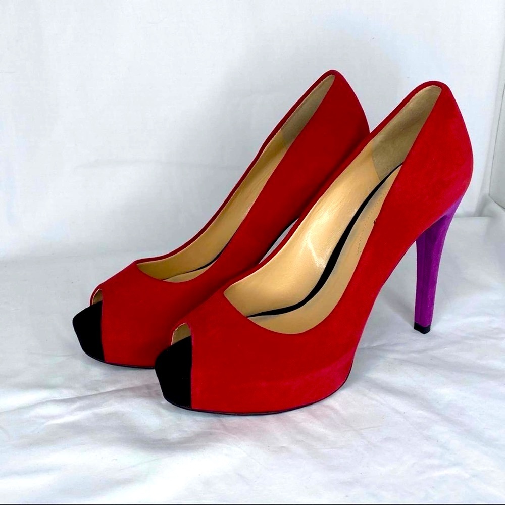 GUESS  CLASSY SUEDE OPEN TOE RED /PURPLE SUEDE 4” HEELS PEEP TOE 7.5 - Picture 2 of 6